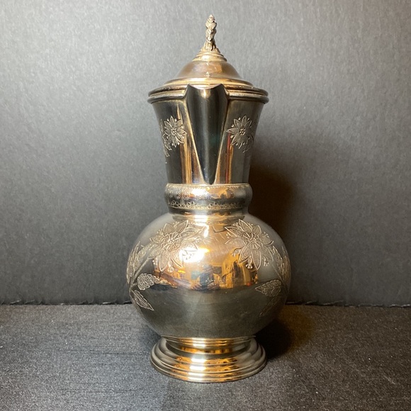 Meriden B Company 1945 Chocolate Pot - Picture 2 of 10